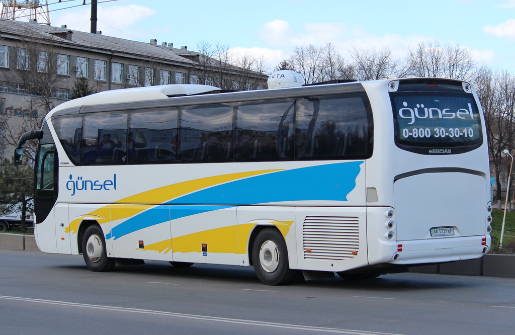 Kijevas, Neoplan P21 N2216SHD Tourliner SHD Nr. AA 5729 KP
