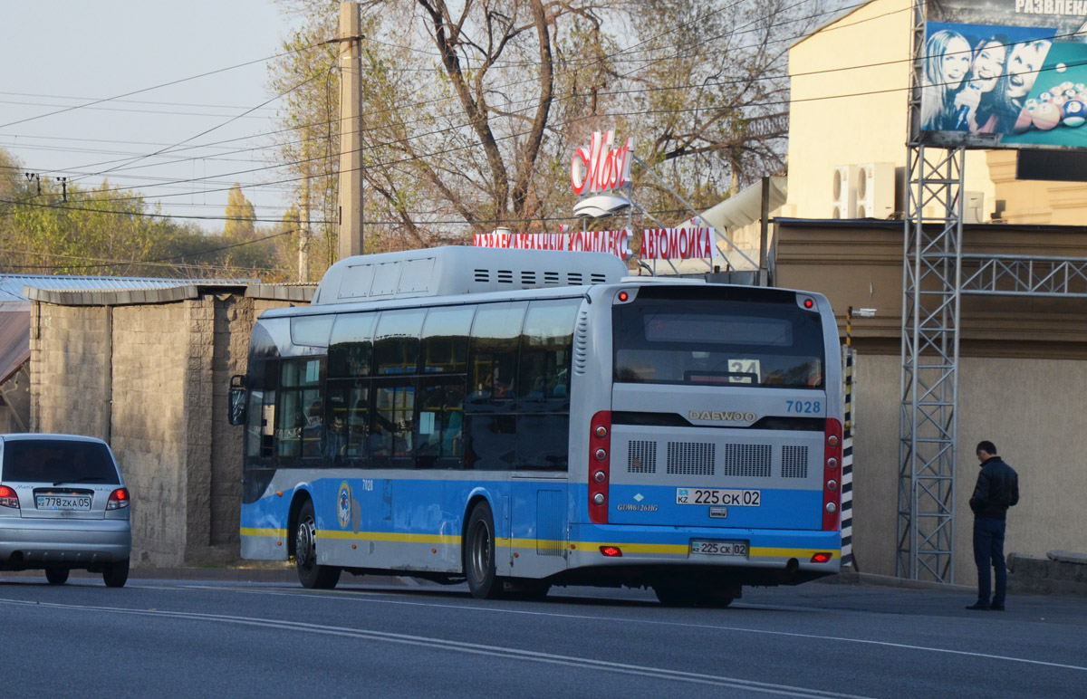 Алматы, Guilin Daewoo GDW6126CNG (СемАЗ) № 7028