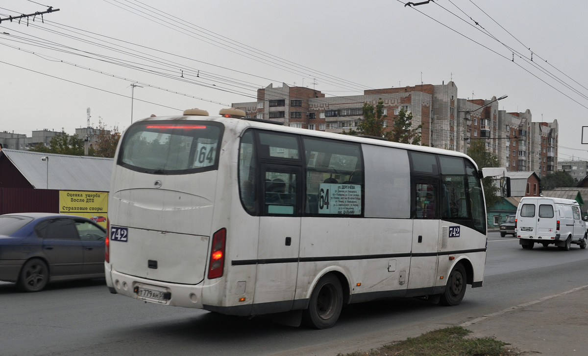 Омская область, Yutong ZK6737D № 742