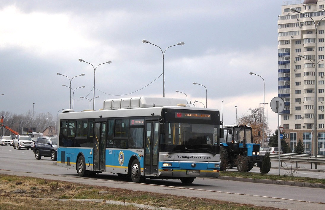 Алматы, Yutong ZK6118HGA № 828