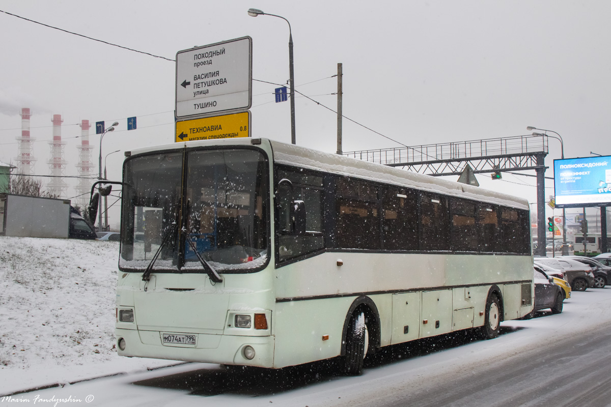 Moskau, LiAZ-5256.58 Nr. М 074 АТ 799