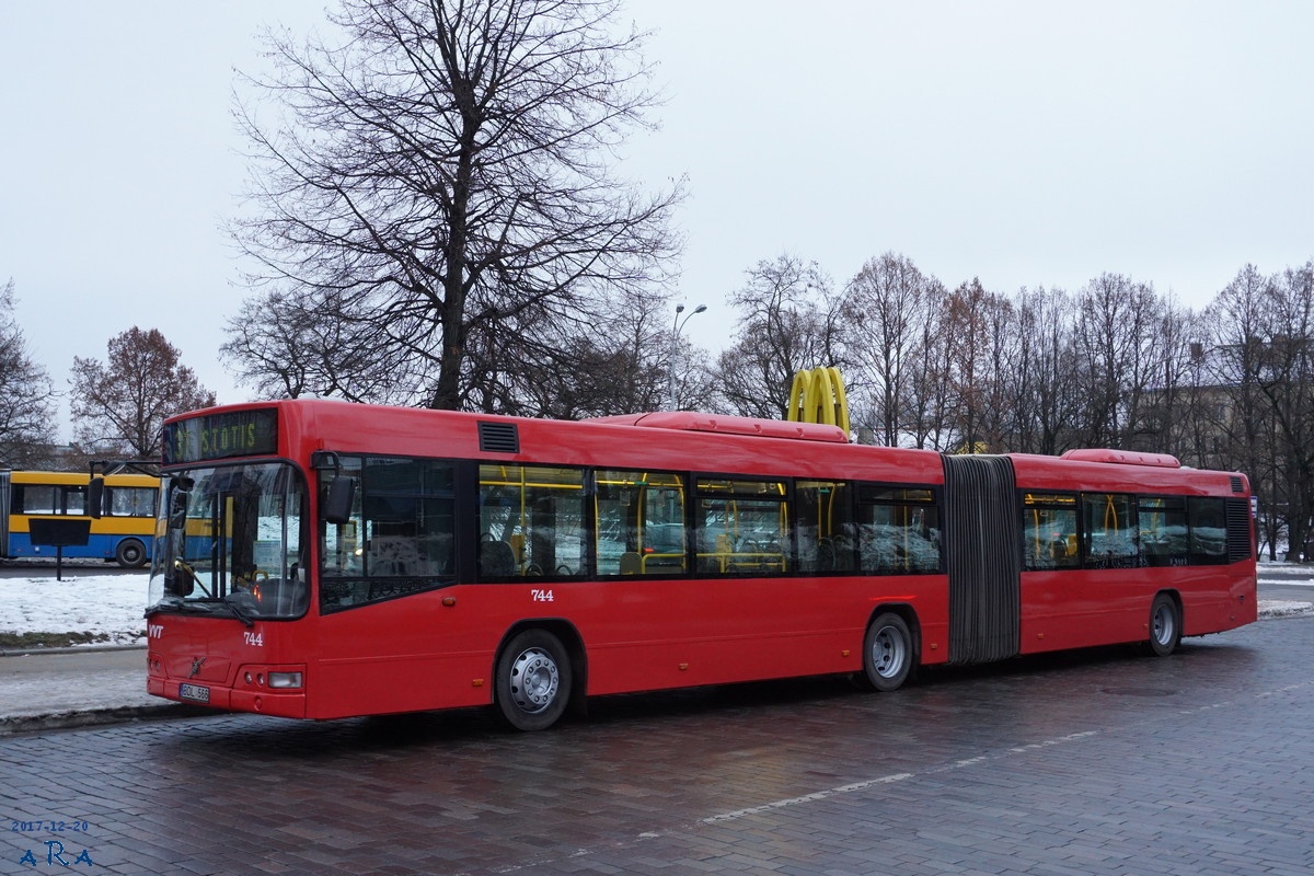 Литва, Volvo 7700A № 744