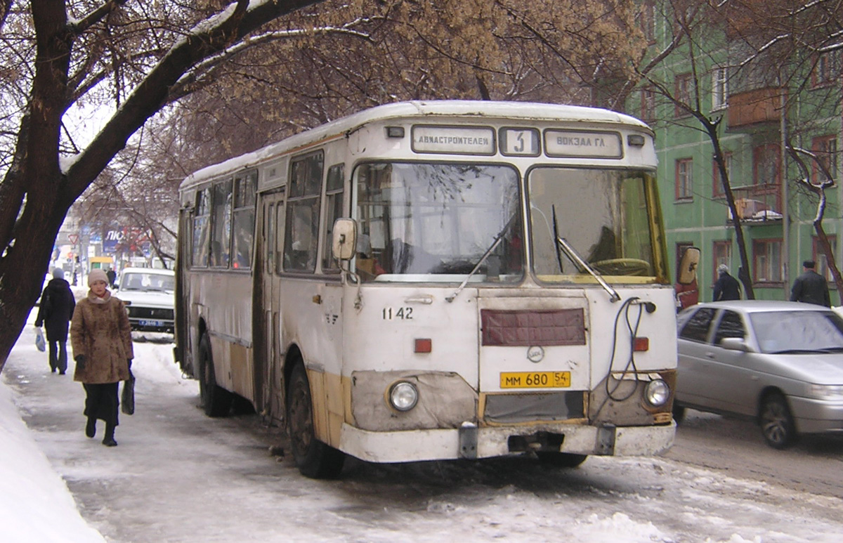 Novosibirsk region, LiAZ-677M Nr. 1242