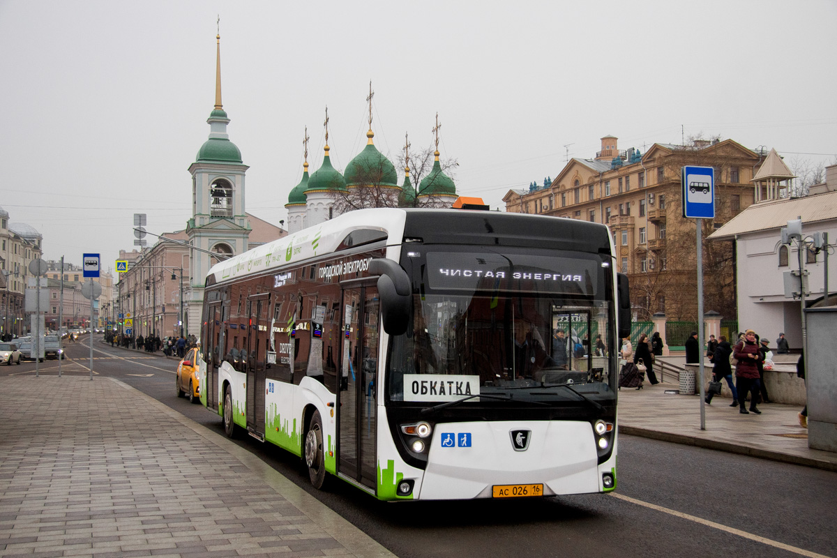 Москва, КАМАЗ-6282 № 08106