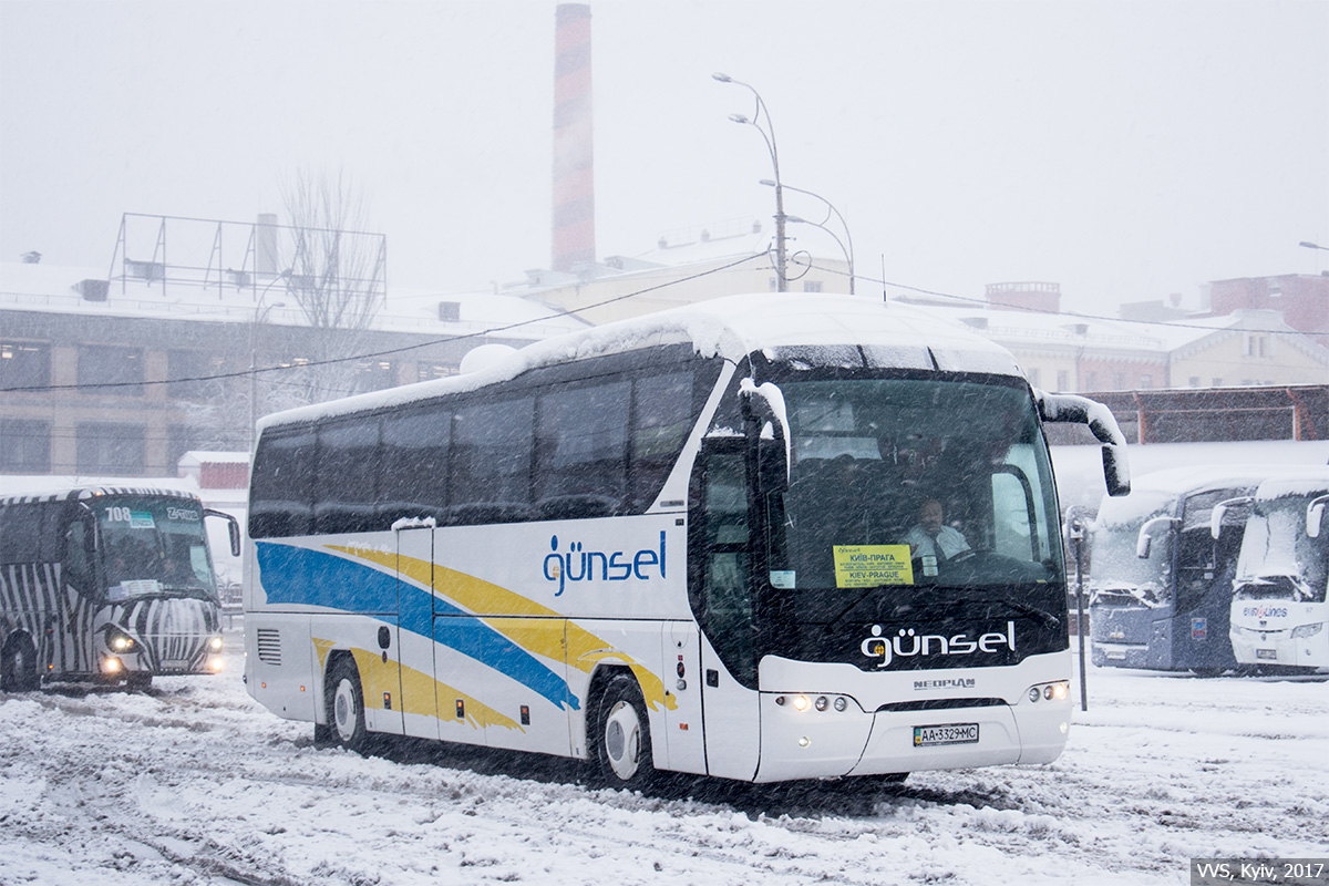 Киев, Neoplan P21 N2216SHD Tourliner SHD № AA 3329 MC