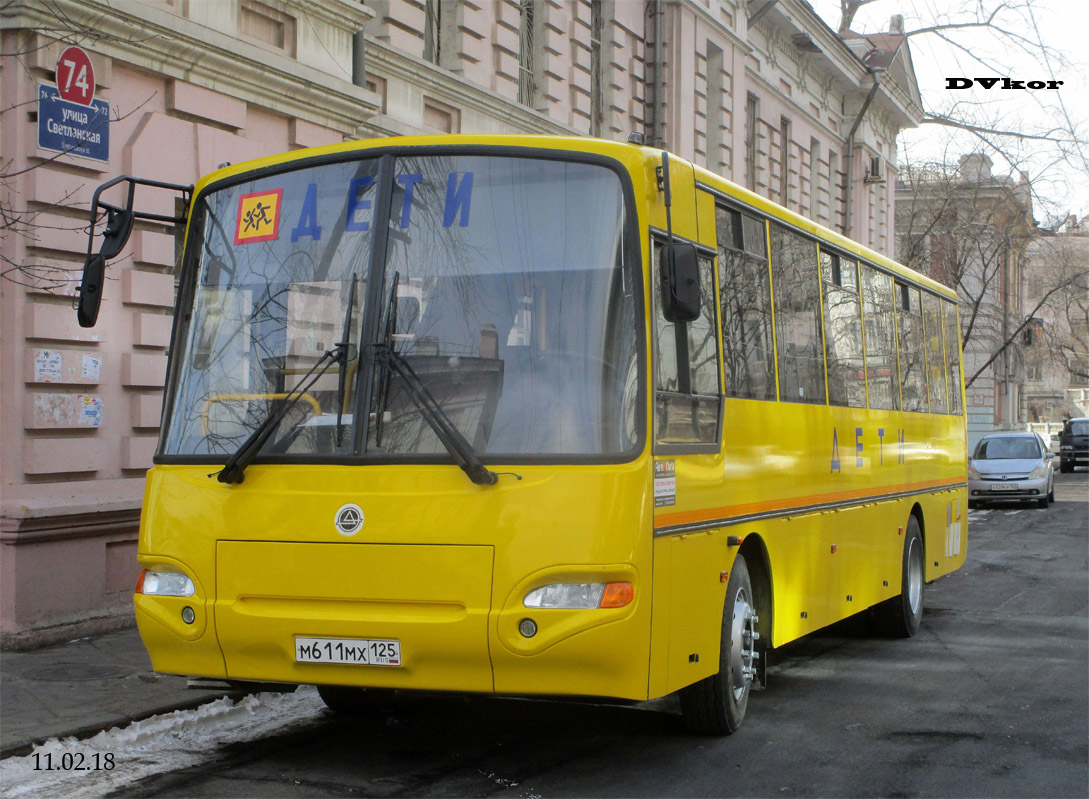 Приморский край, КАвЗ-4238-45 № М 611 МХ 125