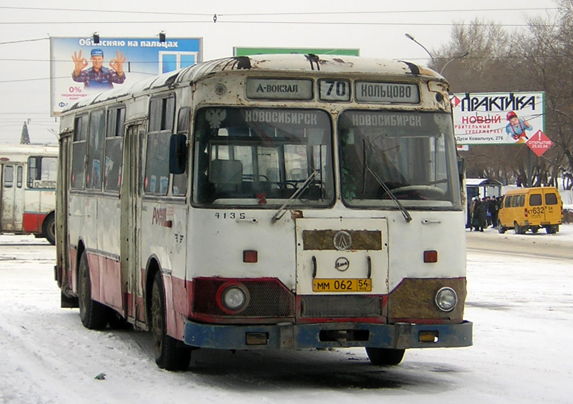 Новосибирская область, ЛиАЗ-677М № 4135; Новосибирская область, ГАЗ-322132 (XTH, X96) № КТ 632 54