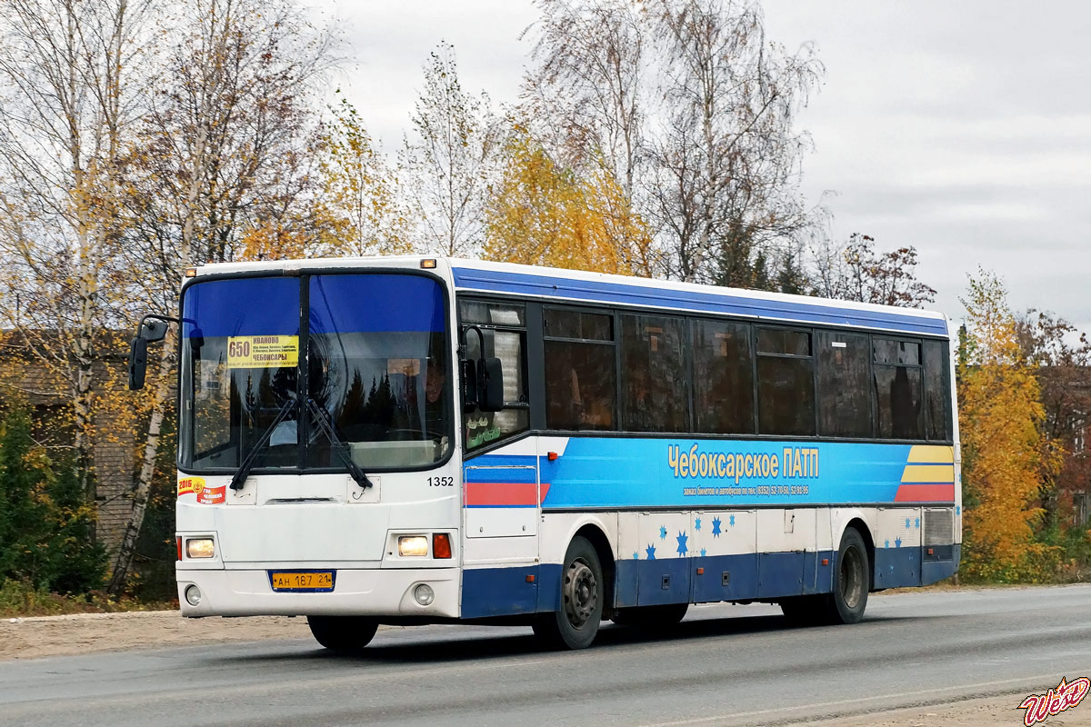 Чувашия, ЛиАЗ-5256.23-01 (ГолАЗ) № 1352