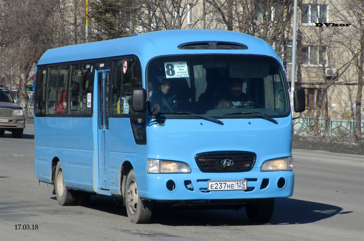 Приморский край, Hyundai County № Е 237 НЕ 125