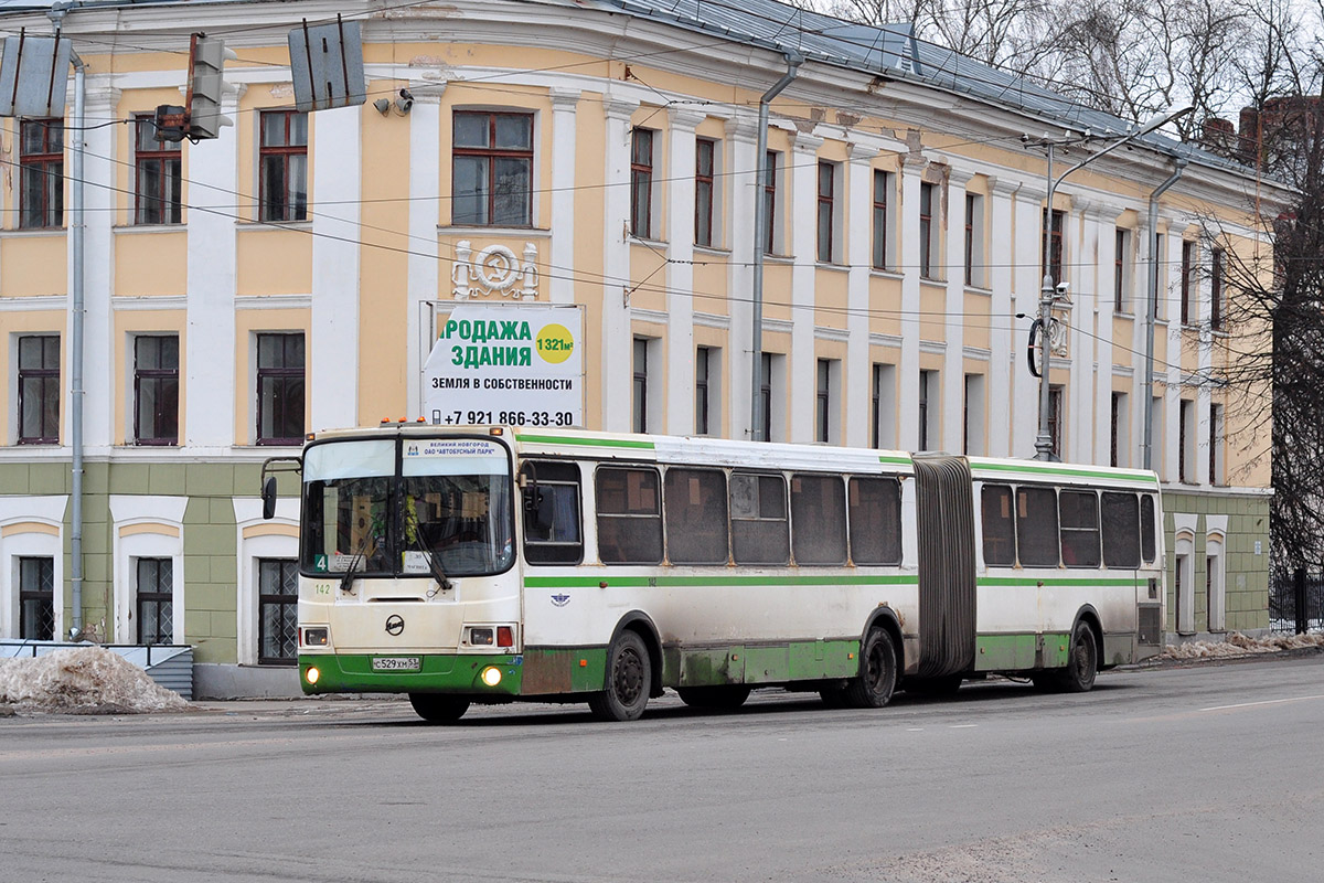 Novgorod region, LiAZ-6212.00 # 142