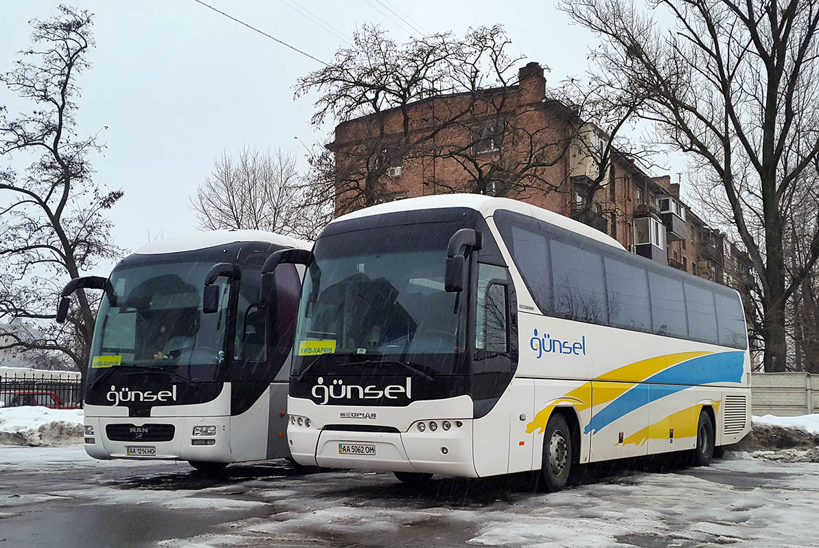 Kiew, Neoplan P21 N2216SHD Tourliner SHD Nr. AA 5062 OM