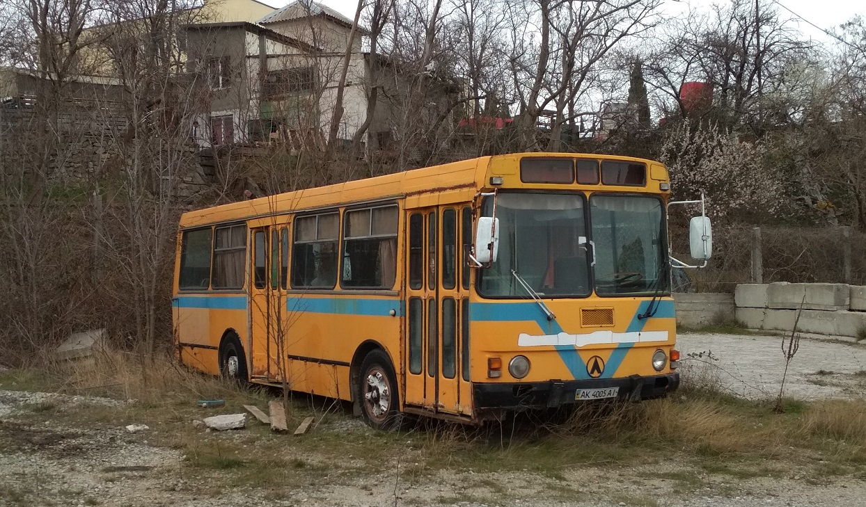 Советские автобусы крыма. ЛАЗ 4202 Ялта. ЛАЗ ЛАЗ-4202. ЛАЗ 42021. ЛАЗ-42021 автобус.
