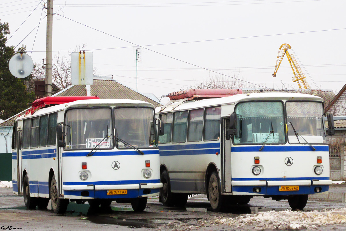 Днепропетровская область, ЛАЗ-695Н № AE 9741 AA; Днепропетровская область, ЛАЗ-695Н № AE 0556 AB; Днепропетровская область — Автовокзалы и автостанции