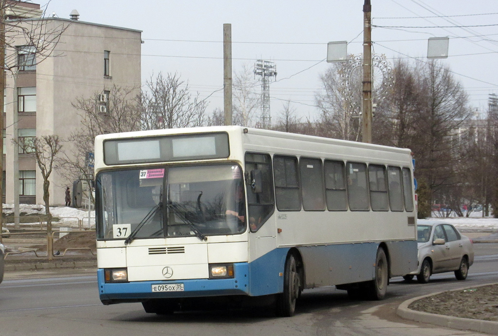 Вологодская область, ГолАЗ-АКА-52251 № Е 095 ОХ 35