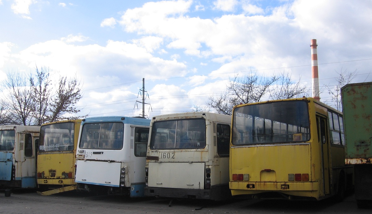 Киев, Ikarus 260.18 № 1649; Киев, ЛАЗ-52527-01 № 1613; Киев, ЛАЗ-52529 № 1602; Киев — Автобусы без номеров