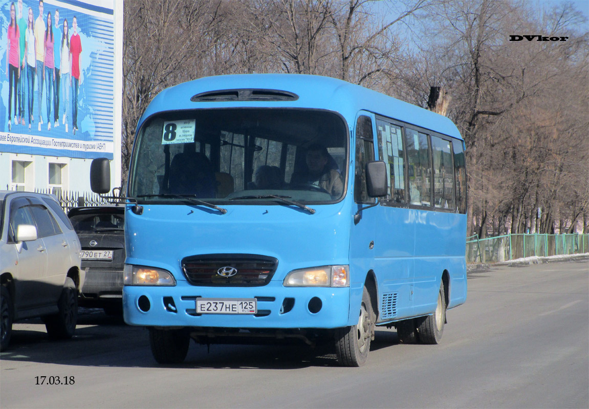 Приморский край, Hyundai County № Е 237 НЕ 125