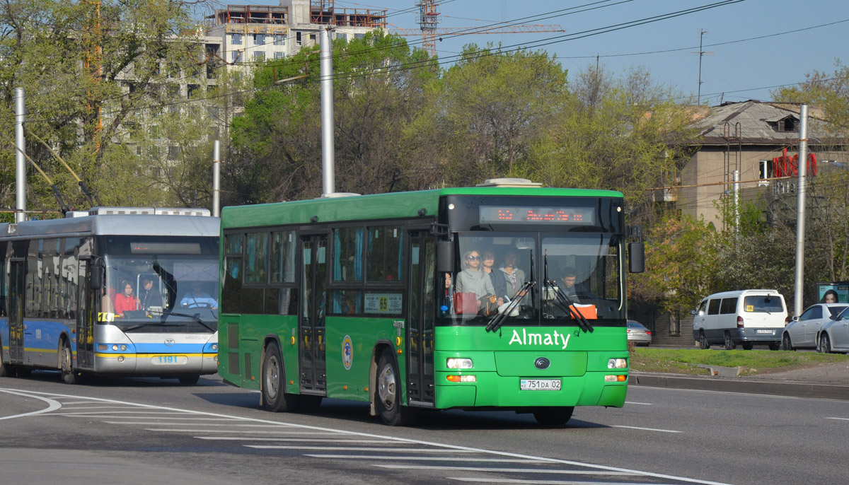 Алматы, Yutong ZK6108HGH № 751 DA 02