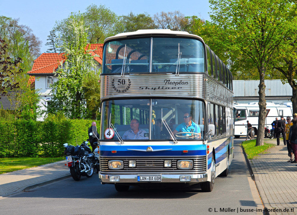 Bavaria, Neoplan (old numbering) # LAN-BA 68H; Lower Saxony — 1. Europatreffen historischer Omnibusse 21.04.2018 Einbeck PS.Speicher