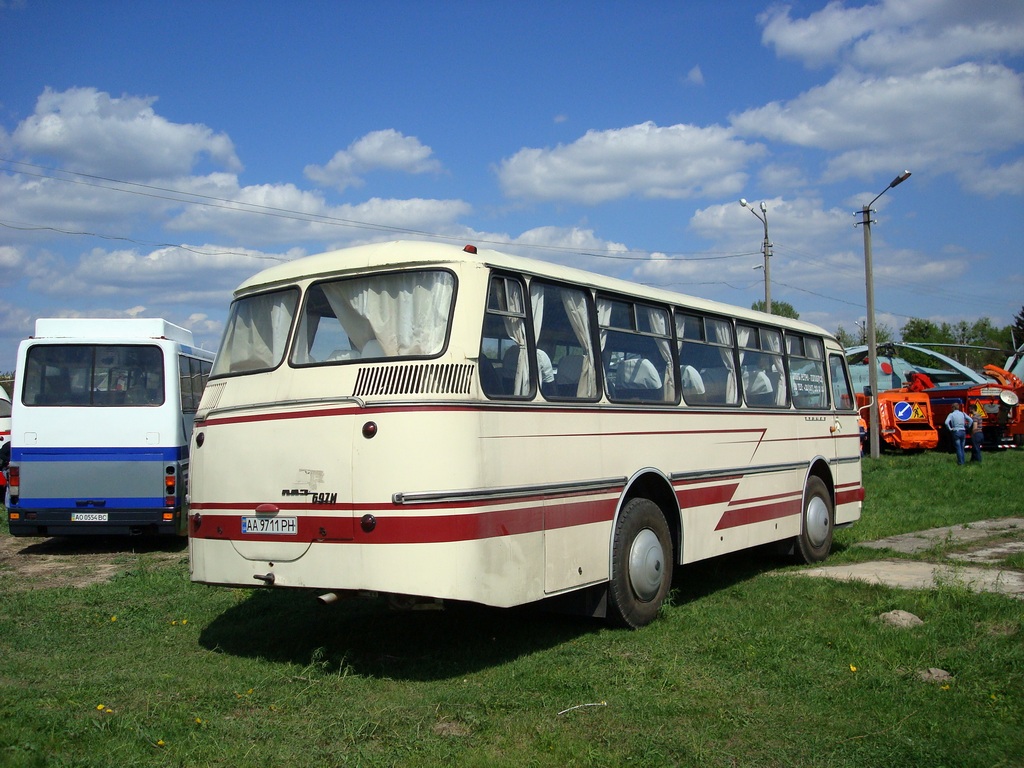 Киев, ЛАЗ-697М № AA 9711 PH