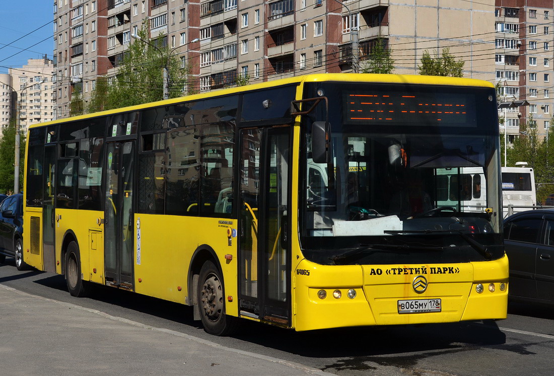 Санкт-Петербург, Golden Dragon XML6125CR № В 065 МУ 178