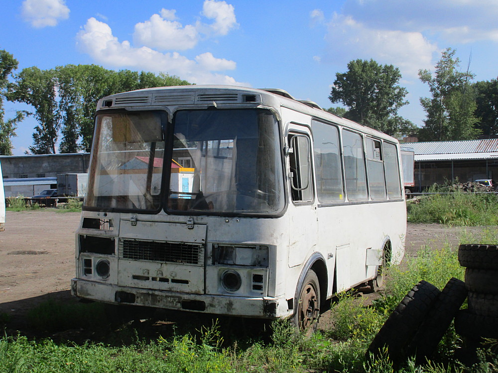 Автобус 128 белгород. ПАЗ 32054 дорестайл. ПАЗ 32054 списанный. ПАЗ 32054 заброшенный. Автобус ПАЗ 32054.