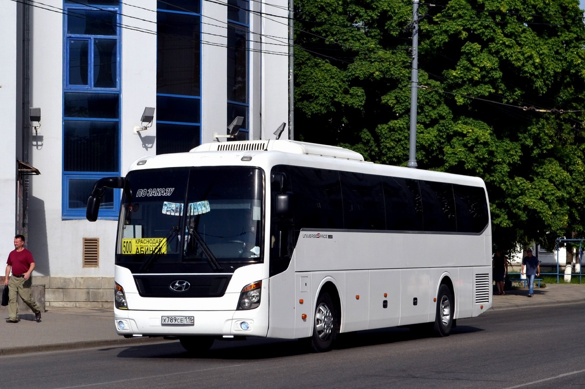 Автобусы абинск краснодар. Hyundai Universe Luxury. Hyundai Universe Space. Hyundai Universe 47св. Хендай Юниверс 2008.