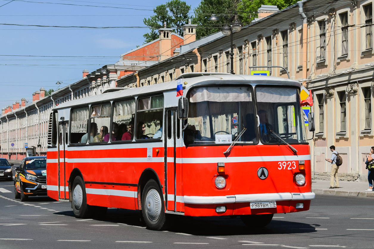 Санкт-Петербург, ЛАЗ-695Н № Р 989 ВМ 178; Санкт-Петербург — IV Петербургский парад ретро-транспорта 26 мая 2018 г.