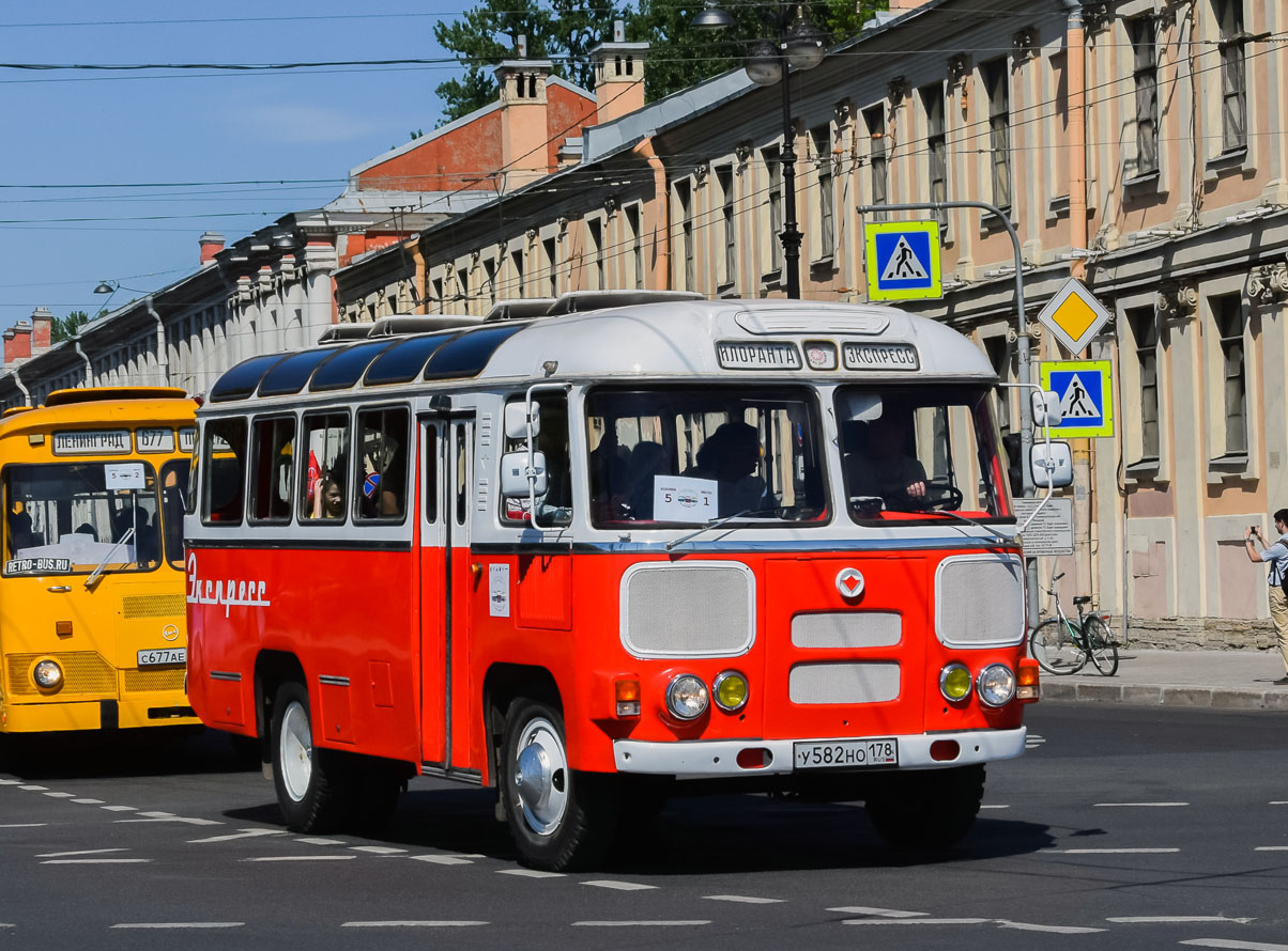 Sankt Petersburg, PAZ-672M Nr. У 582 НО 178; Sankt Petersburg — IV St.Petersburg Retro Transport Parade, May 26, 2018