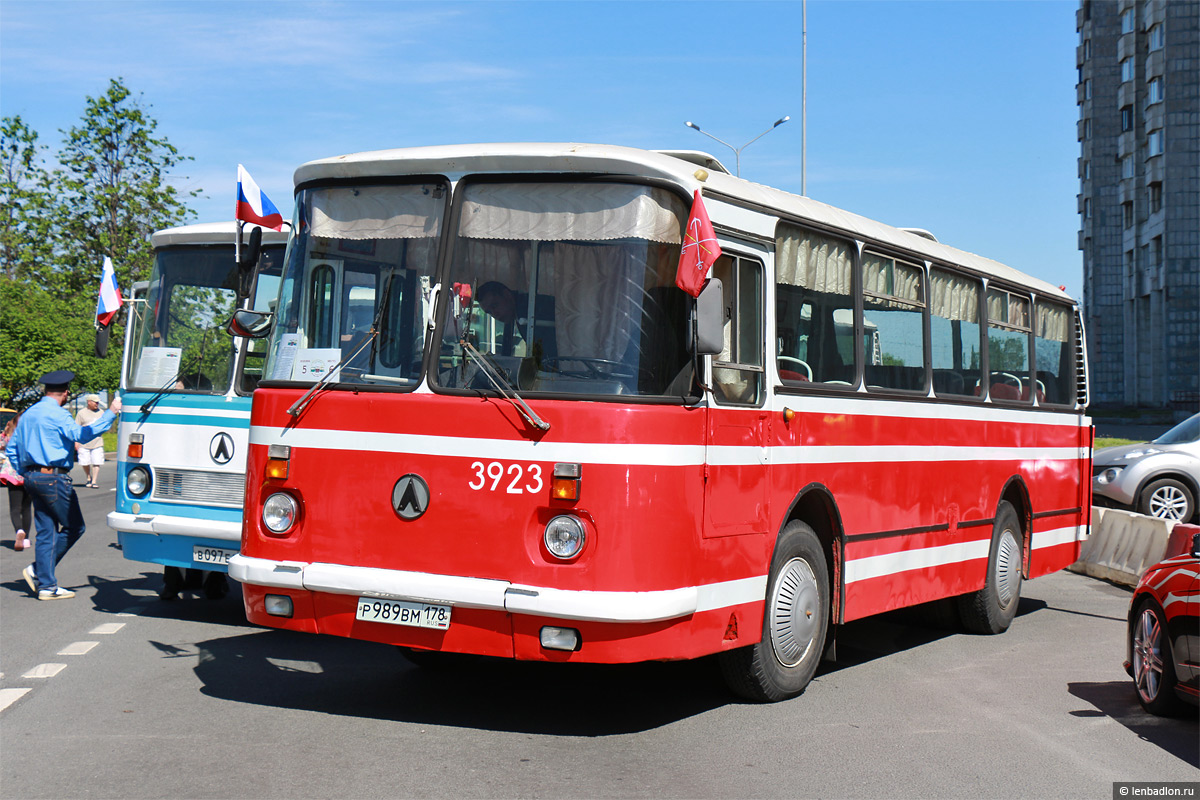 Санкт-Петербург, ЛАЗ-695Н № Р 989 ВМ 178; Санкт-Петербург — IV Петербургский парад ретро-транспорта 26 мая 2018 г.