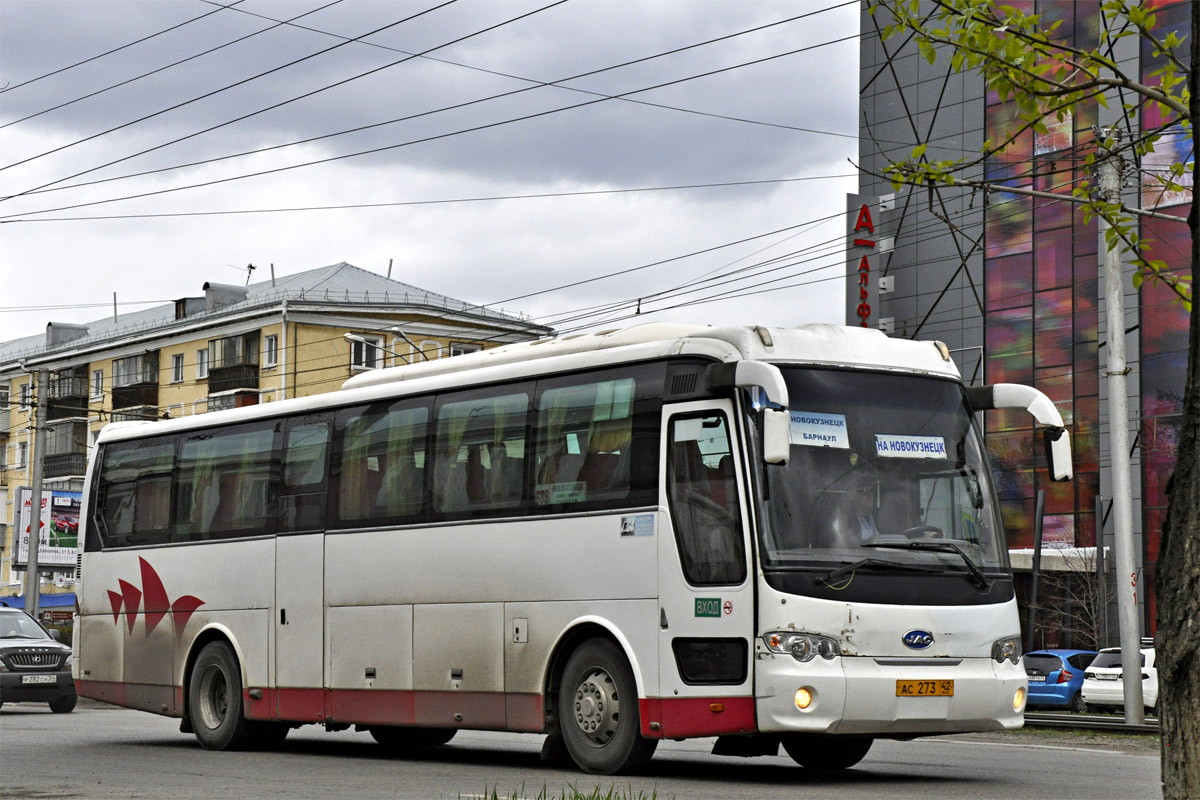 Автобус новокузнецк белово на завтра. JAC hk6120. Автобус 689 Барнаул Новокузнецк. Автобус JAC hk6120 № АС 273 42 из автовокзала Новокузнецк. Автобус Новокузнецк Барнаул.