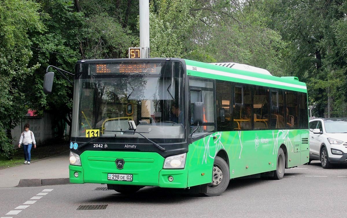 Остановки 131 автобуса. ЛИАЗ 4292 Алматы. ЛИАЗ-4292 автобус. ЛИАЗ-4292.60 1-2-1. Автобус ЛИАЗ зеленый.