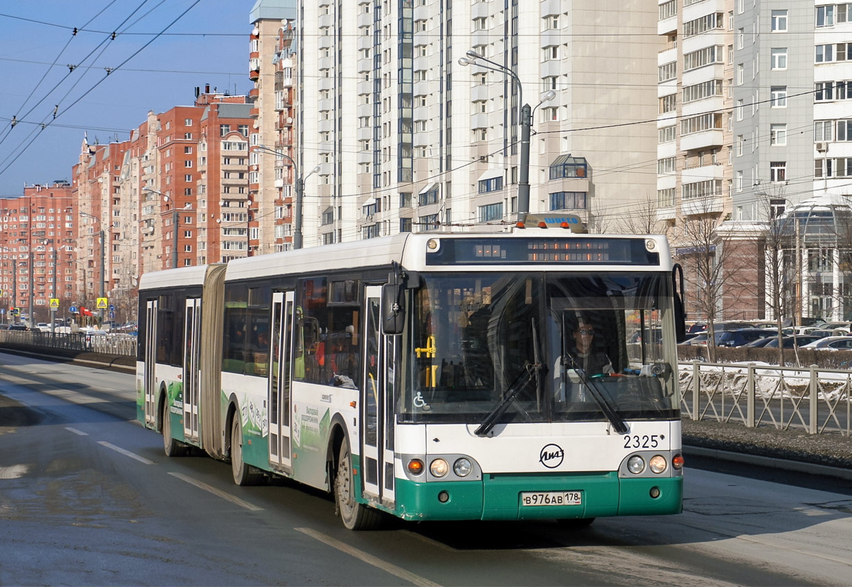 Sankt Petersburg, LiAZ-6213.20 Nr. 2325