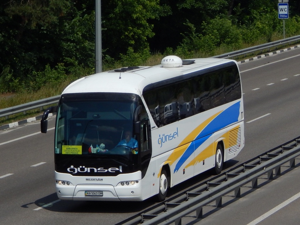 Kijevas, Neoplan P21 N2216SHD Tourliner SHD Nr. AA 5063 OM