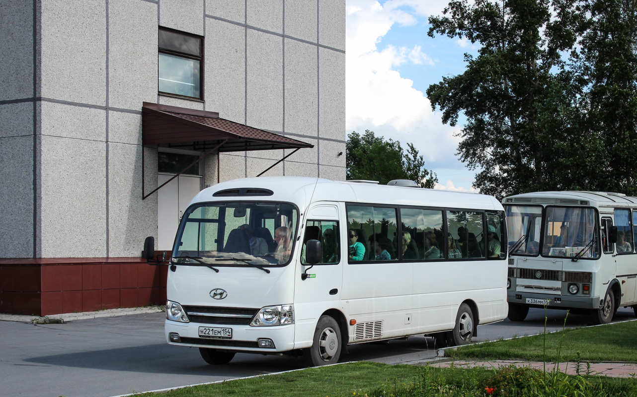 Новосибирская область, Hyundai County № Н 221 ЕМ 154