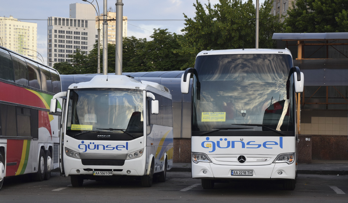 Kyjev, Otokar Sultan 140S č. AA 5061 OM; Kyjev, Mercedes-Benz Travego II SHD 15SHD facelift č. AA 2218 TH