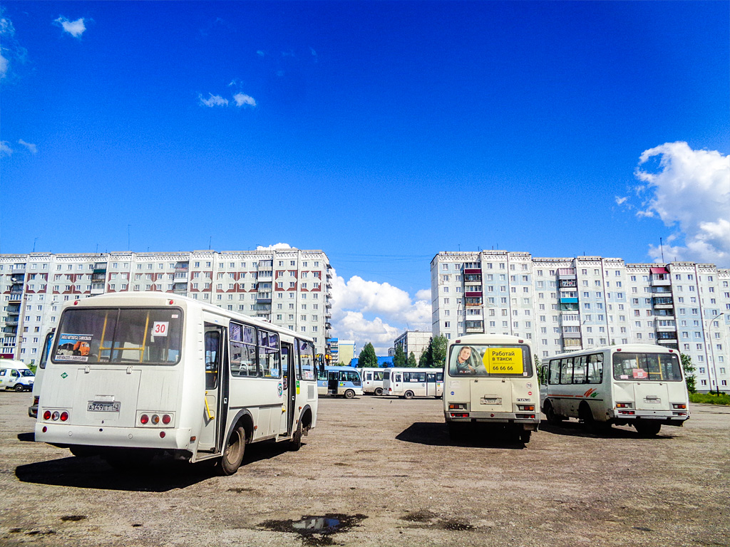 Kemerovo region - Kuzbass, PAZ-32054 č. А 349 ЕТ 142; Kemerovo region - Kuzbass, PAZ-32054 č. К 410 КР 70; Kemerovo region - Kuzbass, PAZ-32054 č. С 118 ОО 154; Kemerovo region - Kuzbass — Bus stations.