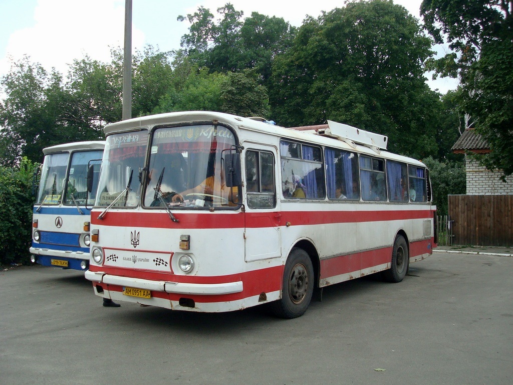 Zhitomir region, LAZ-695N Nr. AM 0951 AA