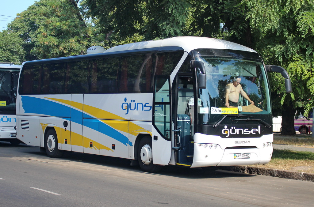 Киев, Neoplan P21 N2216SHD Tourliner SHD № AA 3329 MC