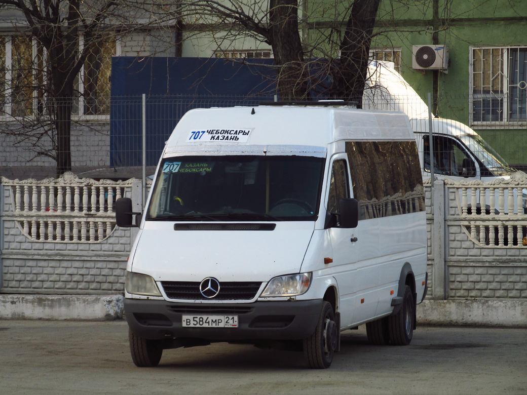 Маршрутки чебоксары. Маршрутка Чебоксары Казань автовокзал. Чебоксары Казань Лира. Маршрутка Чебоксары Казань. Казань Чебоксары маршрут.