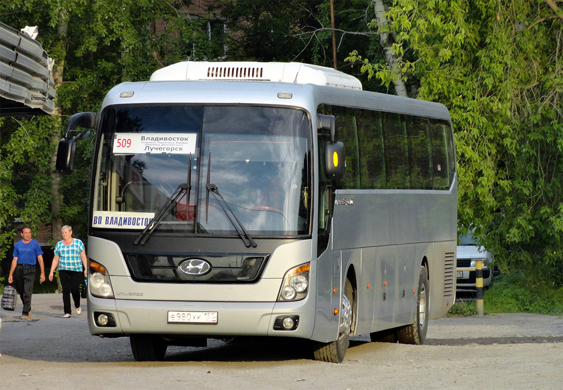 Приморский край, Hyundai Universe Space Luxury № В 980 ХК 150