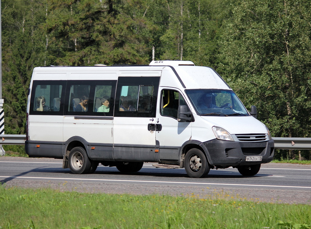 Санкт-Петербург, Нижегородец-2227UU (IVECO Daily) № В 742 ЕК 178