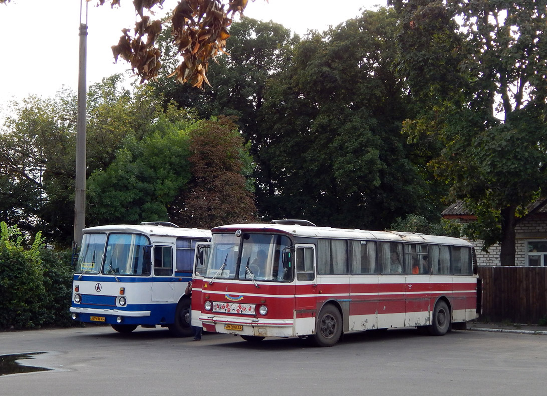 Kyiv region, LAZ-695N Nr. 019-76 КМ; Zhitomir region, LAZ-699R Nr. AM 0048 AA