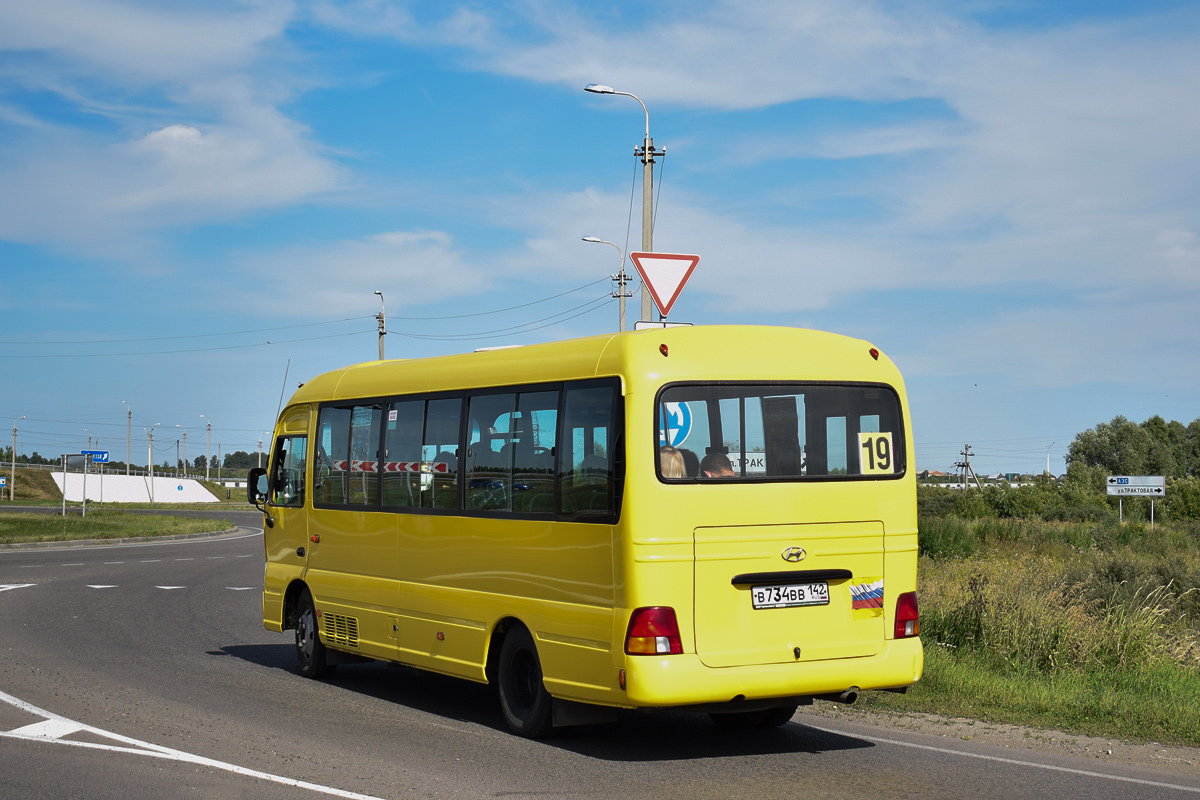 Алтайский край, Hyundai County Kuzbass № В 734 ВВ 142