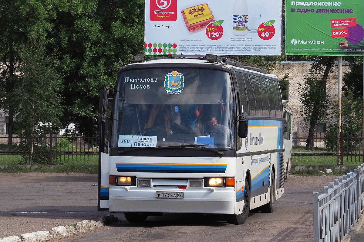 Экскурсии автобусом из пскова. Автобусы Автофаворит Псков. Автостанция Псков. Пыталово Псков. Псковские автобусы.