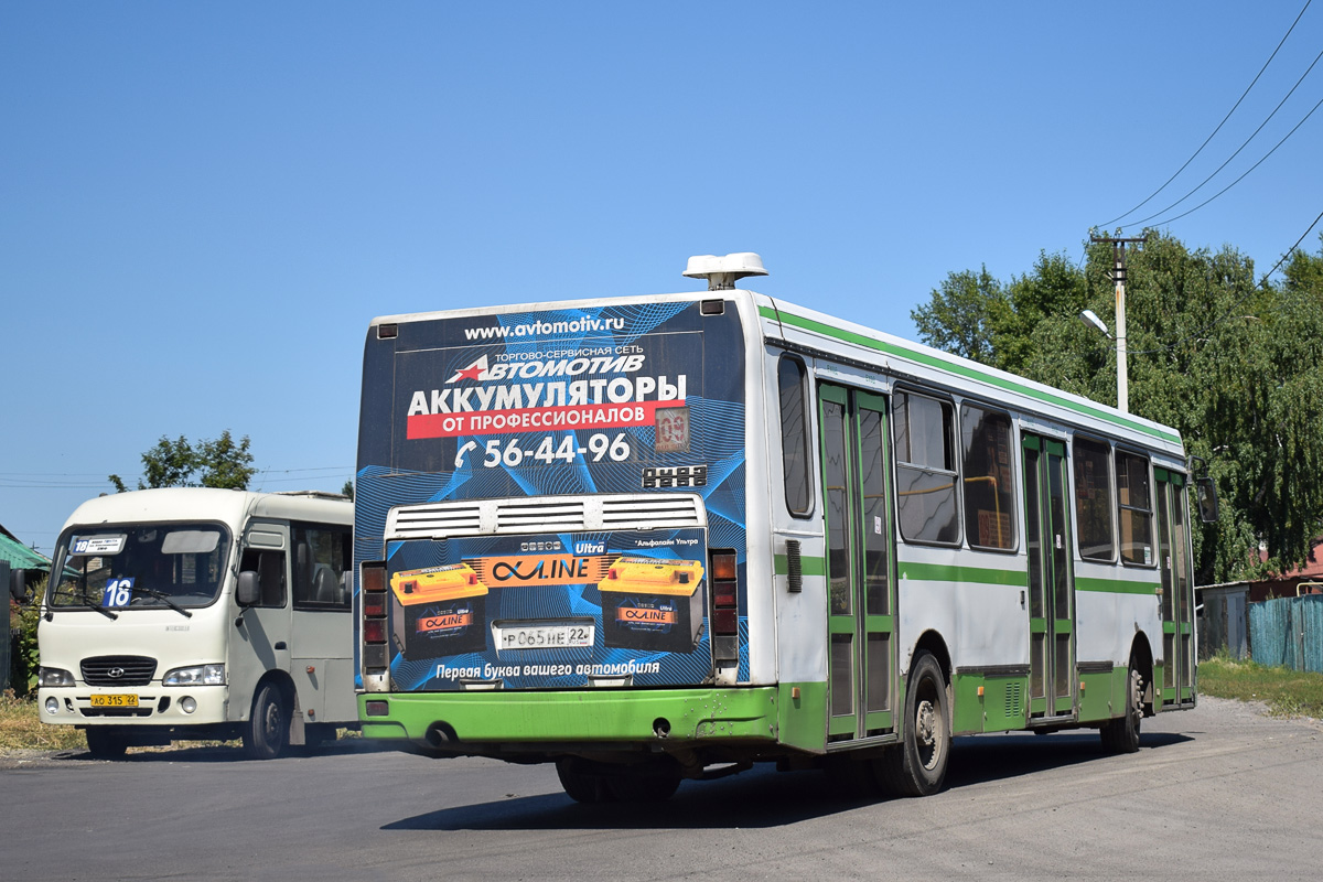 Алтайский край, ЛиАЗ-5256.45 № Р 065 НЕ 22; Алтайский край, Hyundai County SWB C08 (РЗГА) № АО 315 22