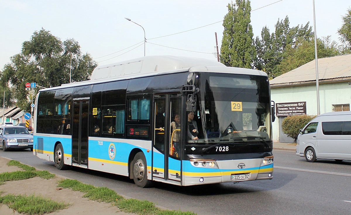 Алматы, Guilin Daewoo GDW6126CNG (СемАЗ) № 7028