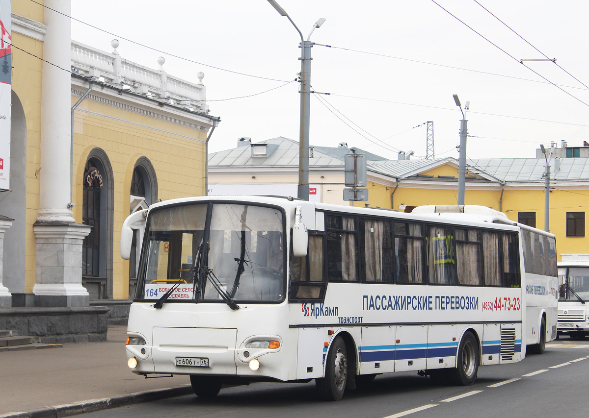 Ярославская область, КАвЗ-4238-42 № Е 606 ТН 76