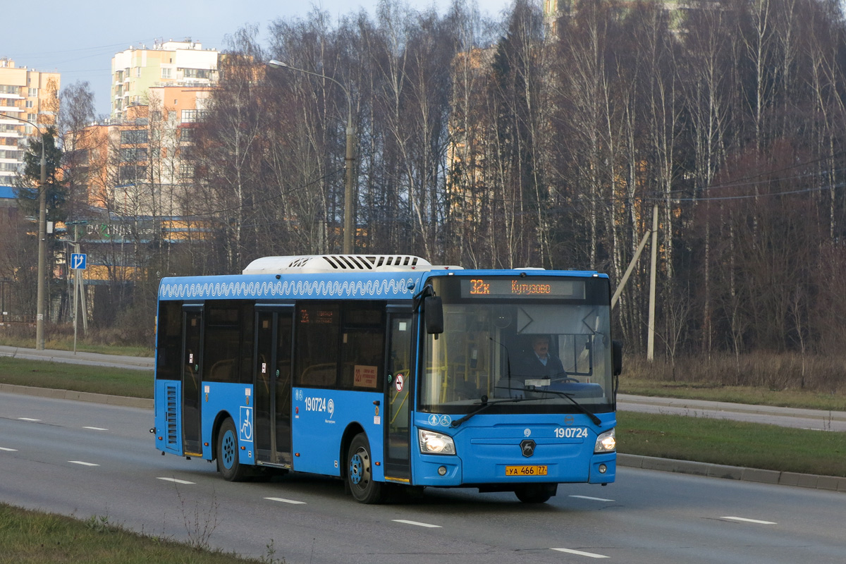 Moskau, LiAZ-4292.60 (1-2-1) Nr. 190724