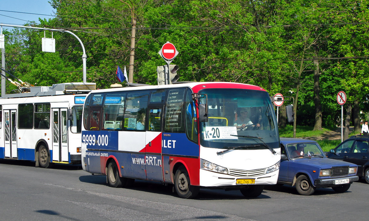 Санкт-Петербург, Yutong ZK6737D № n465