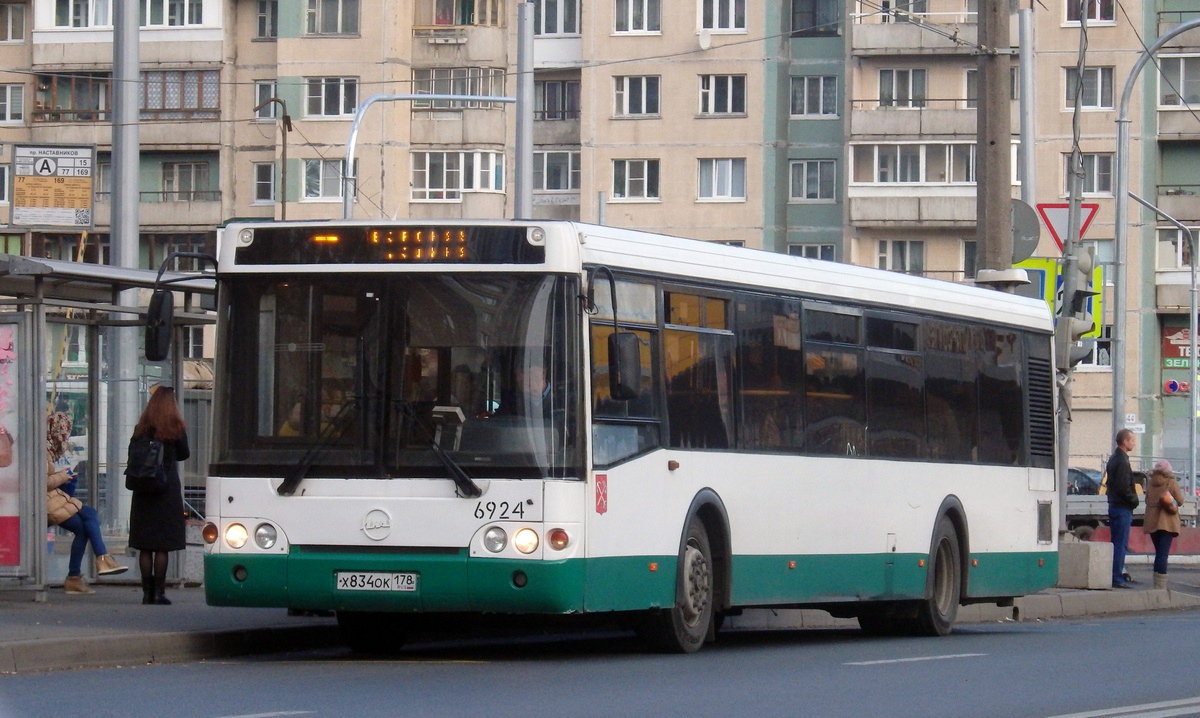 Szentpétervár, LiAZ-5292.20 sz.: 6924